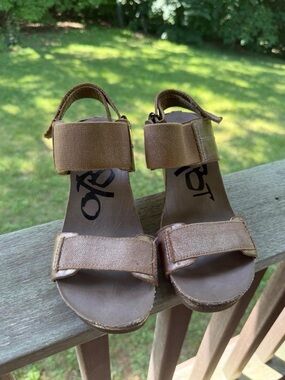 Women’s Tan Wedge Sandals - Comfortable Strappy Summer Wedges